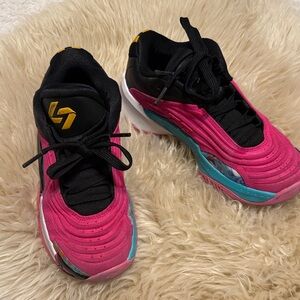 Kids Athletic Sneakers - Black & Pink with Teal Accents
Nike Luka size 4.5 youth